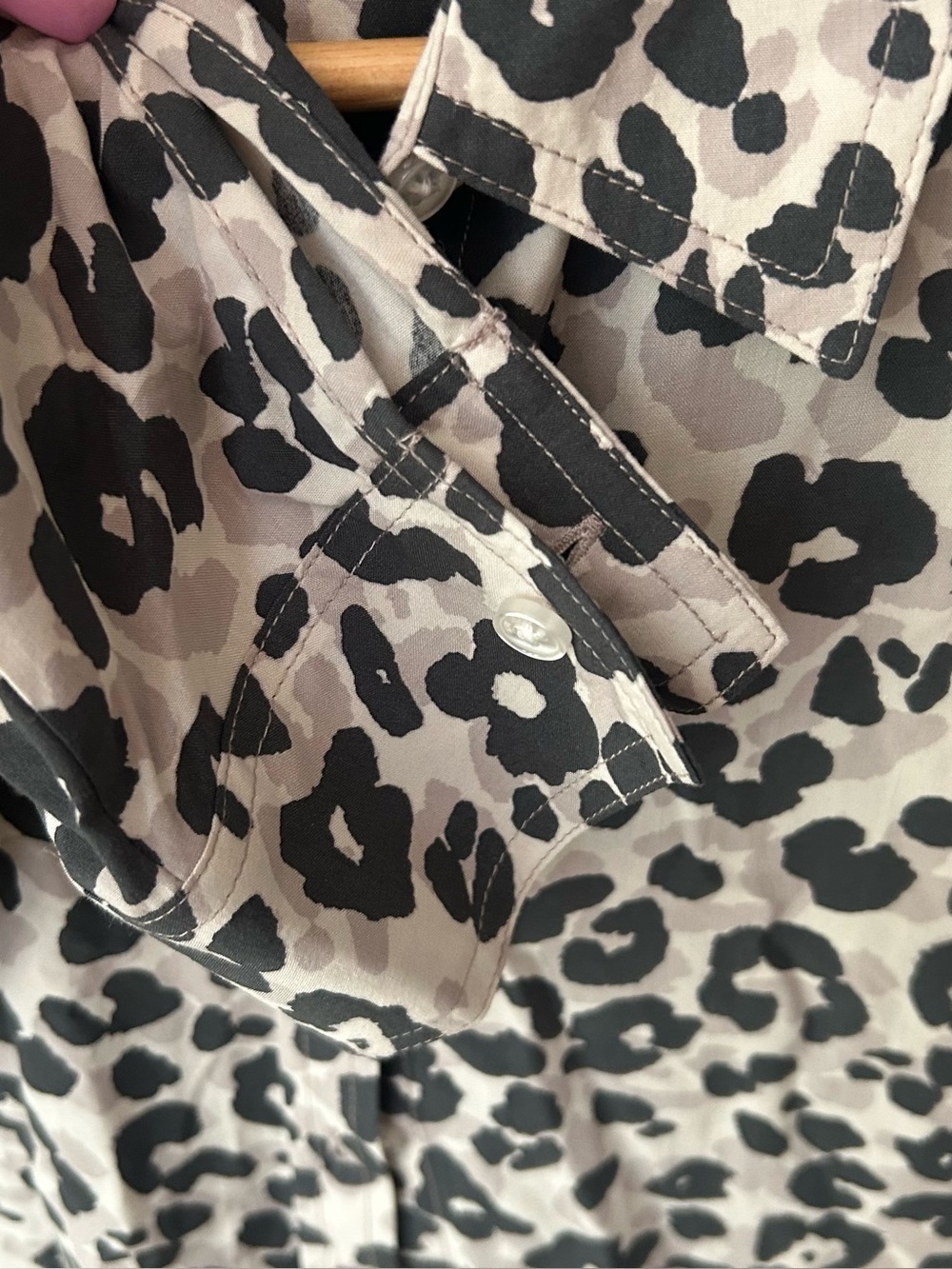 NWT-DKNY Jeans Leopard Print Button-Front Blouse-Size Medium - Picture 3 of 7